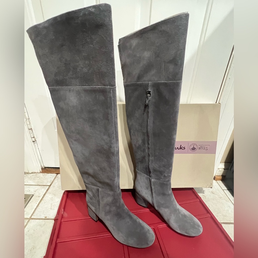 Clarks Barley Ray Grey Suede Boot size 8M
